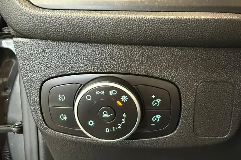 Ford Focus din 2021 cu 159.000 km - oferta FOR102077 - foto 30