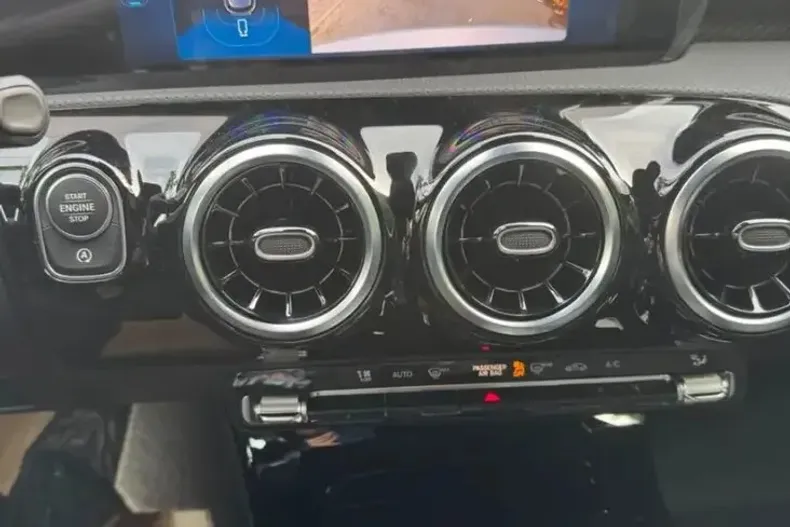 Mercedes-Benz 180 din 2025 cu 10 km - oferta MER97635 - foto 5