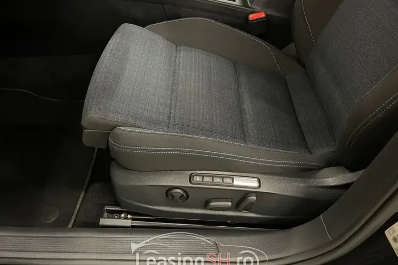 Volkswagen Passat din 2021 cu 71.438 km - oferta VOL102624 - foto 8