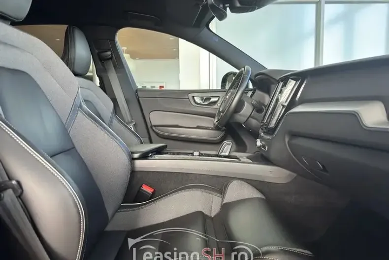 Volvo XC60 din 2020 cu 106.000 km - oferta VOL102401 - foto 4