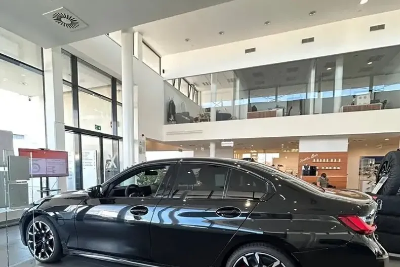 BMW 330i din 2025 cu 1 km - oferta BMW102129 - foto 6