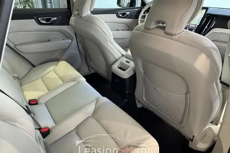 Volvo XC60 din 2025 cu 10 km - oferta VOL102727 - foto 4