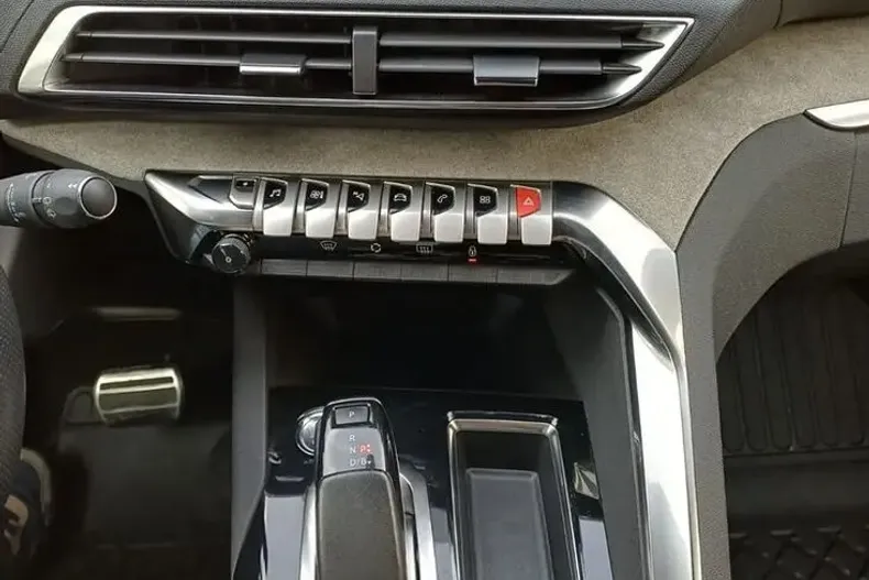 Peugeot 3008 din 2020 cu 44.155 km - oferta PEU102828 - foto 31