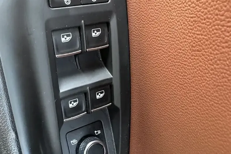 Volkswagen Touareg din 2019 cu 118.000 km - oferta VOL101573 - foto 21