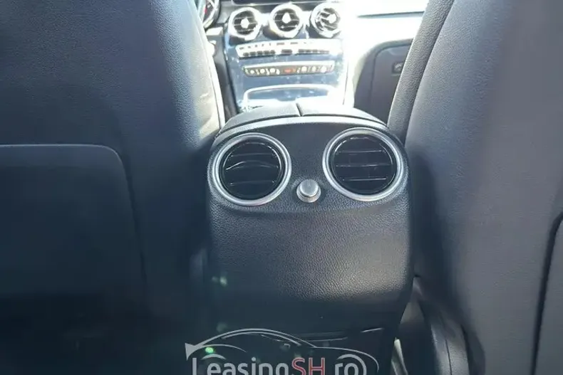 Mercedes-Benz 300 din 2020 cu 58.405 km - oferta MER98593 - foto 2