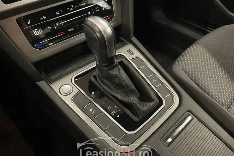 Volkswagen Passat din 2021 cu 82.365 km - oferta VOL101926 - foto 21