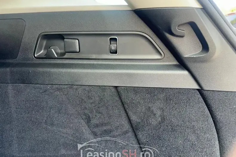 Mercedes-Benz 400 4M AMG-LINE DISTRONIC PANO HUD KEYLESS-GO din 2024 cu 5.950 km - oferta MER98557 - foto 29